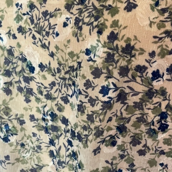 🎉 SALE Trendmates Sheer Floral Top - Picture 9 of 12